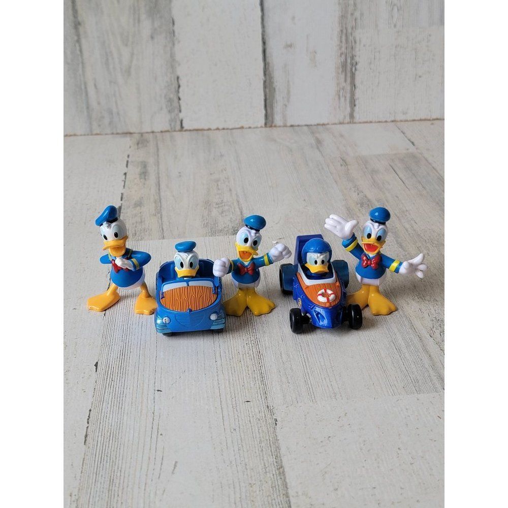 Donald Duck playset Disney race car boat toy figure